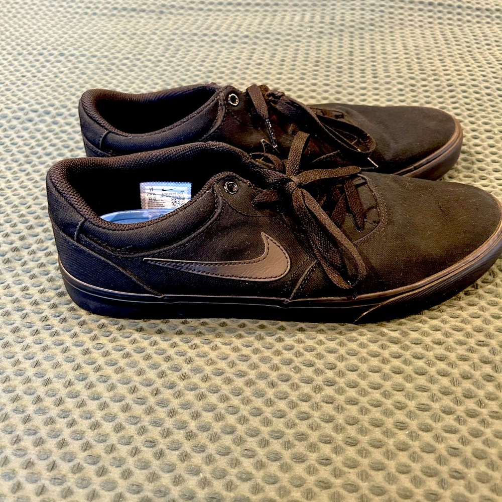 Nike SB tennis shoes